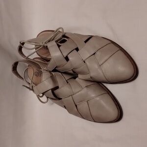 BEAST FASHION women shoe sandal size 8 tan